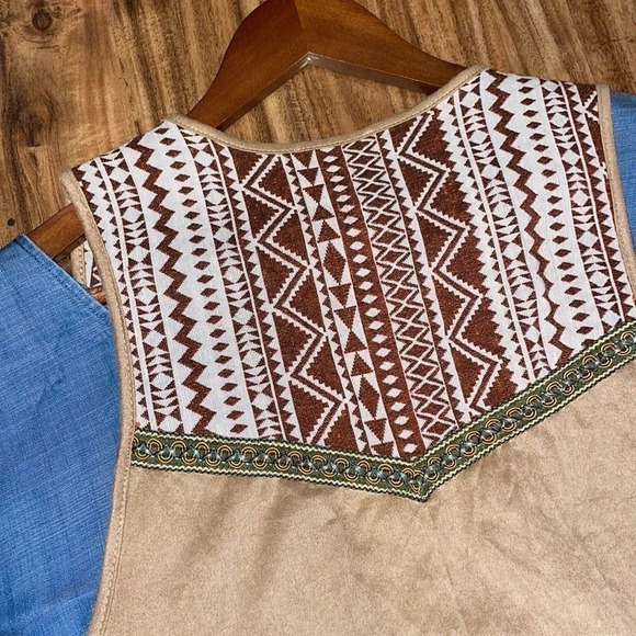 Umgee womens Vest Medium Suede Western tapestry open front suede country pattern - Picture 5 of 7